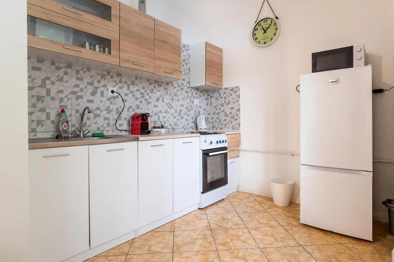 부다페스트 Very Central 1-Br Apt With Patio 아파트