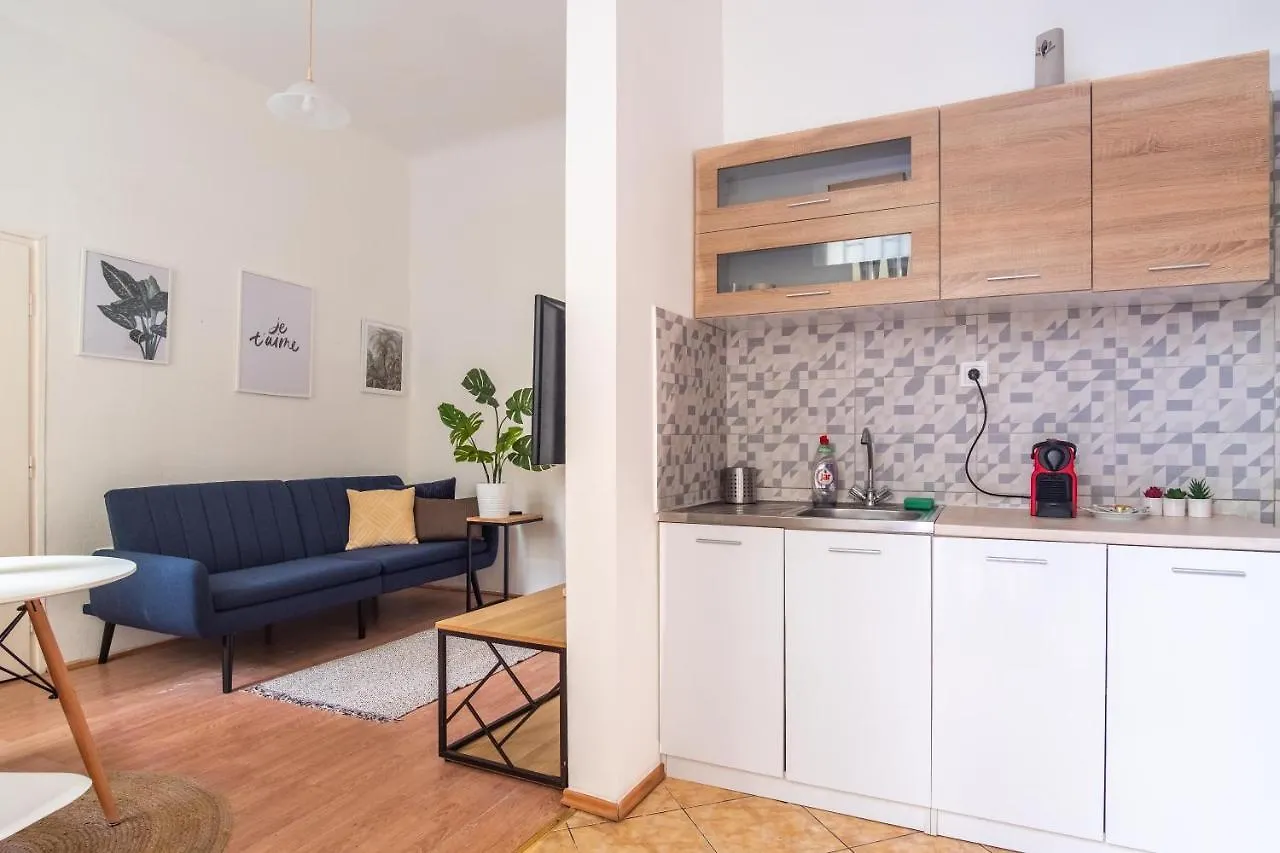 부다페스트 Very Central 1-Br Apt With Patio 아파트