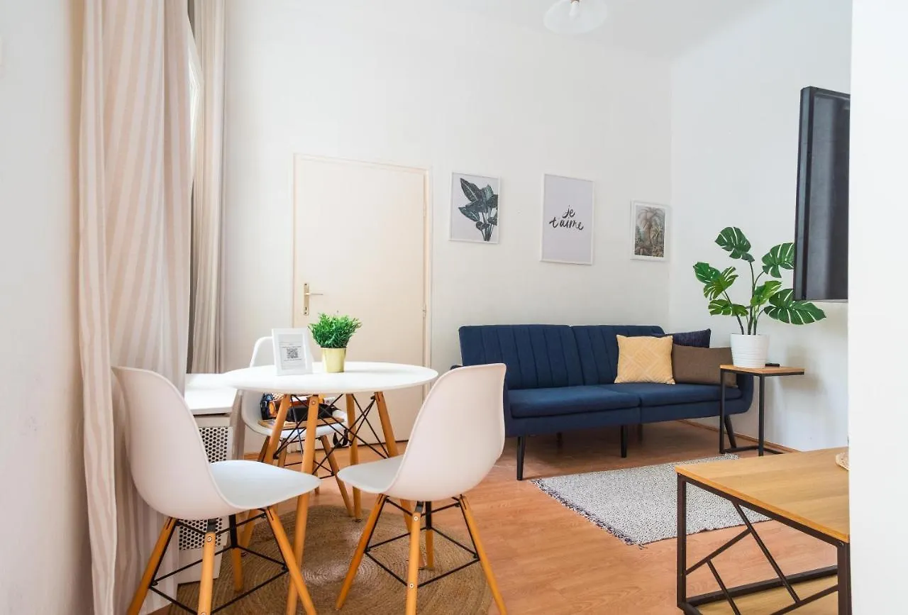 부다페스트 Very Central 1-Br Apt With Patio 아파트